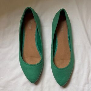 Old Navy Emerald Green Pointed Ballet Flats size 8
